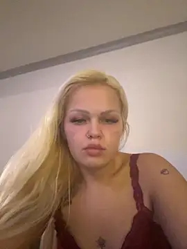 Snapshot of CherryXOX- chatting on 11-11-25, 06:41 CherryXOX- online show from 11-11-25, 06:41