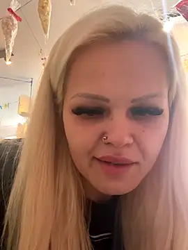 Snapshot of CherryXOX- chatting on 11-13-25, 10:14 CherryXOX- online show from 11-13-25, 10:14