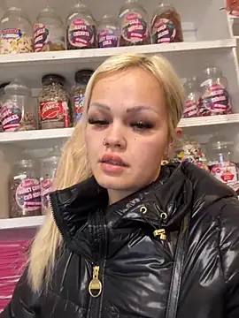 Snapshot of CherryXOX- chatting on 11-20-25, 10:59 CherryXOX- online show from 11-20-25, 10:59