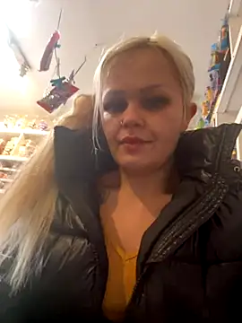 Snapshot of CherryXOX- chatting on 11-22-25, 11:31 CherryXOX- online show from 11-22-25, 11:31