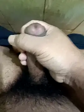 Snapshot of muster121 chatting on 12-15-25, 02:10 muster121 online show from 12-15-25, 02:10