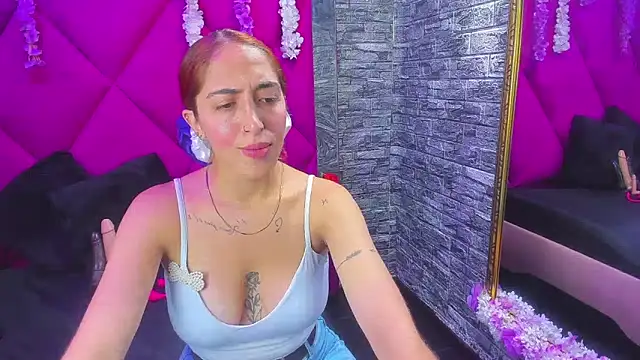 Snapshot of MariamGray1 chatting on 12-20-25, 08:38 MariamGray1 online show from 12-20-25, 08:38