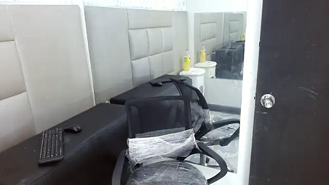 WinnyBarness online show from 11-25-25, 02:00