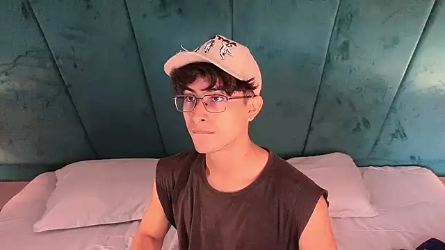 Aaron Eze online show from 04-15-26, 02:13