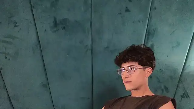 Aaron Eze online show from 04-15-26, 09:26