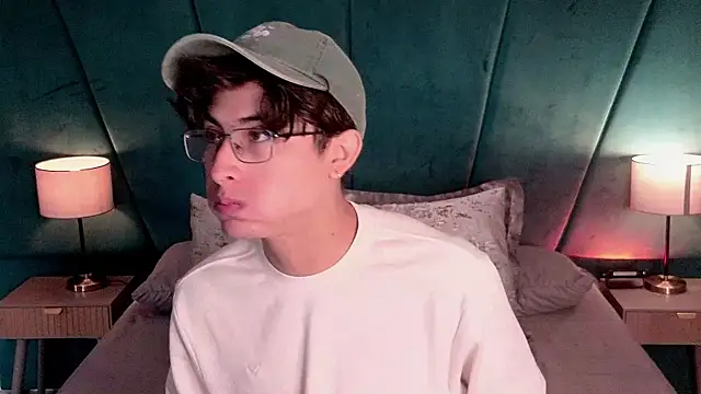 Aaron Eze online show from 05-27-26, 01:30