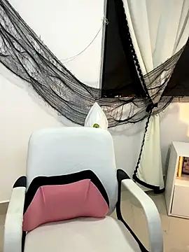 kit katt online show from 10-19-25, 01:17