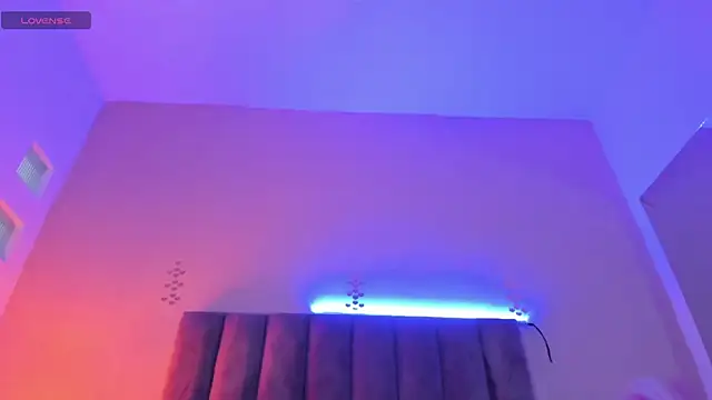 Snapshot of Xavier_Fox___ chatting on 02-14-26, 09:00 Xavier Fox online show from 02-14-26, 09:00