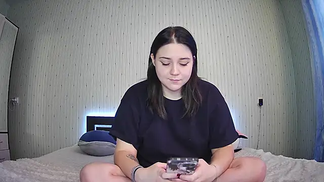 Snapshot of CoupleTwee chatting on 11-22-25, 10:36 CoupleTwee online show from 11-22-25, 10:36