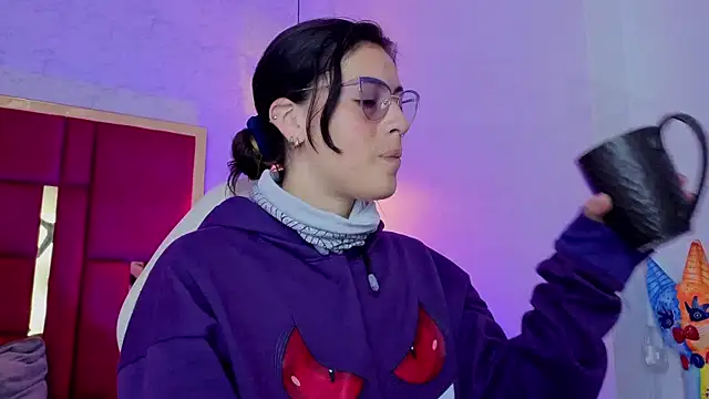 moon winy online show from 06-12-26, 11:42
