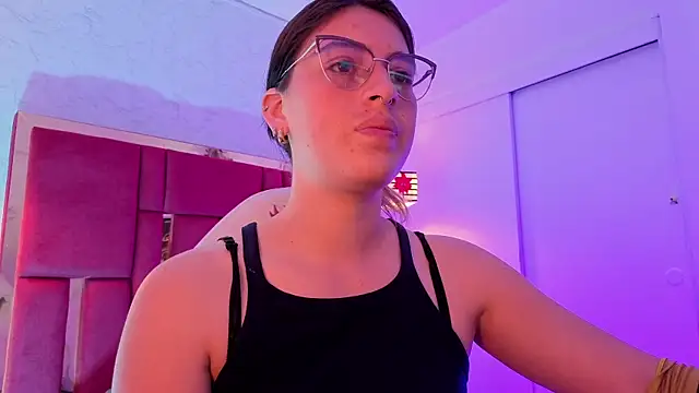Snapshot of moon_winy chatting on 06-29-26, 12:05 moon winy online show from 06-29-26, 12:05