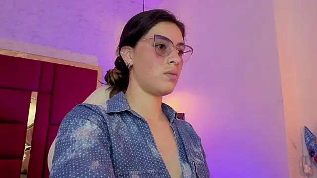 Snapshot of moon_winy chatting on 07-27-26, 11:39 moon winy online show from 07-27-26, 11:39