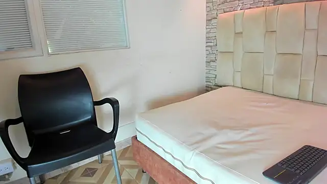 Owenn 17 online show from 10-20-25, 03:51