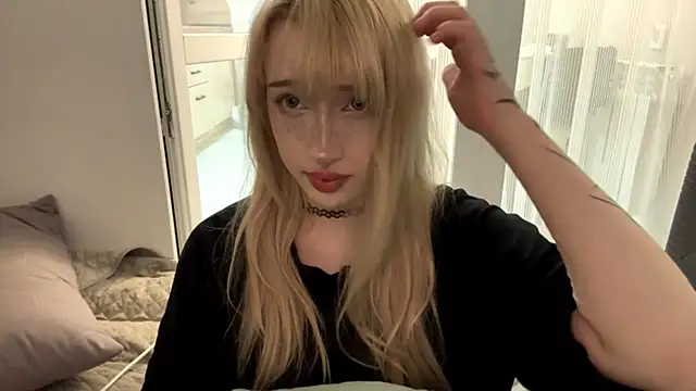 Milkmoriee online show from 10-18-25, 05:25