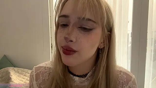 Milkmoriee online show from 10-19-25, 04:29