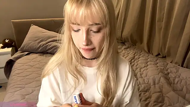 Milkmoriee online show from 10-28-25, 03:36