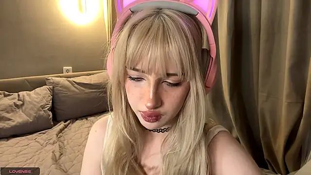 Milkmoriee online show from 10-29-25, 03:25