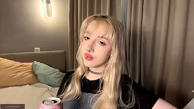 Milkmoriee online show from 11-14-25, 03:11