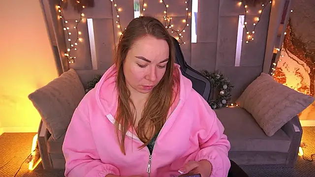 Snapshot of VixenMuse chatting on 02-03-26, 02:53 VixenMuse online show from 02-03-26, 02:53