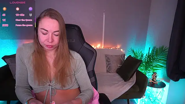 Snapshot of VixenMuse chatting on 02-04-26, 08:25 VixenMuse online show from 02-04-26, 08:25