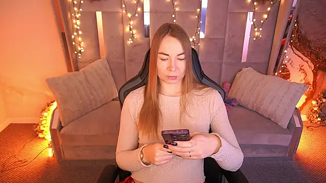 Snapshot of VixenMuse chatting on 02-18-26, 08:27 VixenMuse online show from 02-18-26, 08:27