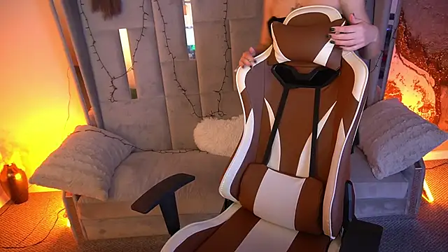 Snapshot of VixenMuse chatting on 04-12-26, 07:52 VixenMuse online show from 04-12-26, 07:52