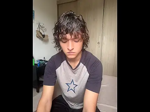 Snapshot of JoelnClouds chatting on 05-19-26, 04:35 JoelnClouds online show from 05-19-26, 04:35