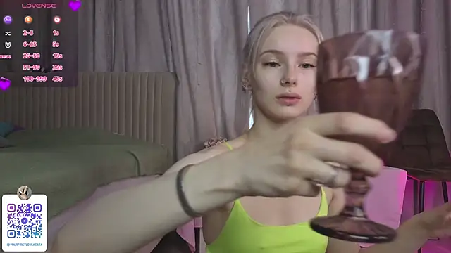 Snapshot of Sunshine_agata chatting on 07-18-26, 05:00 Sunshine agata online show from 07-18-26, 05:00
