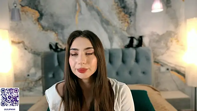 Snapshot of Chloewilldd chatting on 10-30-25, 10:32 Chloewilldd online show from 10-30-25, 10:32