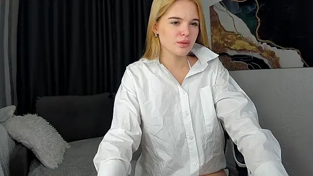 Snapshot of bella_xx__ chatting on 10-31-25, 03:07 bella xx online show from 10-31-25, 03:07