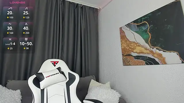 Snapshot of bella_xx__ chatting on 11-25-25, 03:06 bella xx online show from 11-25-25, 03:06