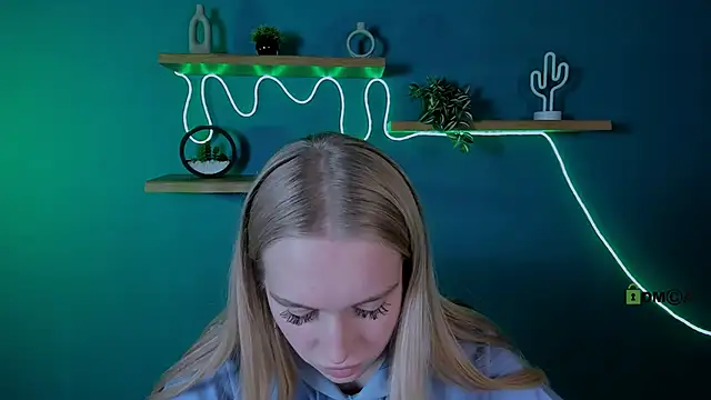 Snapshot of megan_cold chatting on 11-04-25, 03:44 megan cold online show from 11-04-25, 03:44