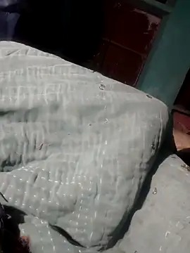 Snapshot of M-MAYA chatting on 11-12-25, 12:22 M-MAYA online show from 11-12-25, 12:22