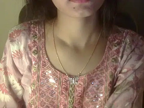 Snapshot of Shezi_N chatting on 04-24-26, 02:19 Shezi N online show from 04-24-26, 02:19