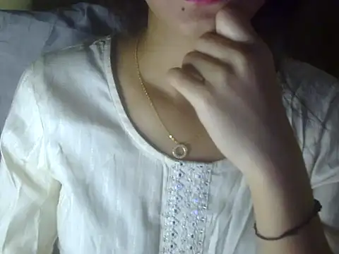 Snapshot of Shezi_N chatting on 04-25-26, 01:41 Shezi N online show from 04-25-26, 01:41