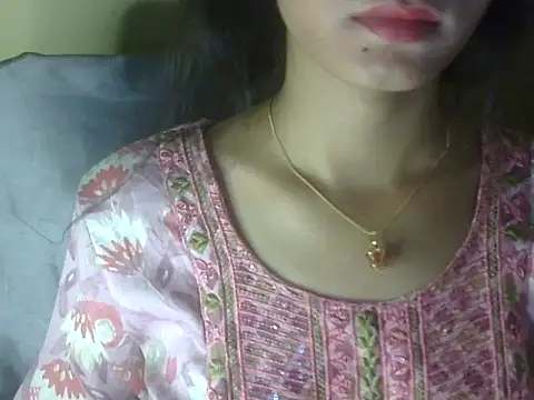 Snapshot of Shezi_N chatting on 04-29-26, 05:30 Shezi N online show from 04-29-26, 05:30