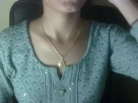 Snapshot of Shezi_N chatting on 05-11-26, 04:04 Shezi N online show from 05-11-26, 04:04