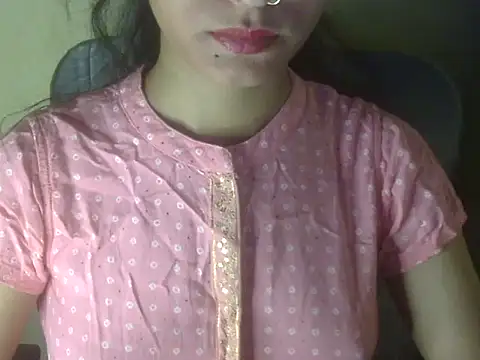 Snapshot of Shezi_N chatting on 05-13-26, 01:52 Shezi N online show from 05-13-26, 01:52