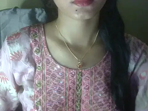 Snapshot of Shezi_N chatting on 05-15-26, 01:07 Shezi N online show from 05-15-26, 01:07