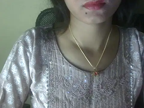 Snapshot of Shezi_N chatting on 05-20-26, 03:29 Shezi N online show from 05-20-26, 03:29