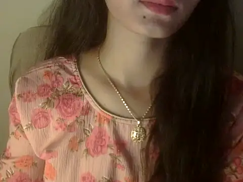 Snapshot of Shezi_N chatting on 05-24-26, 01:05 Shezi N online show from 05-24-26, 01:05