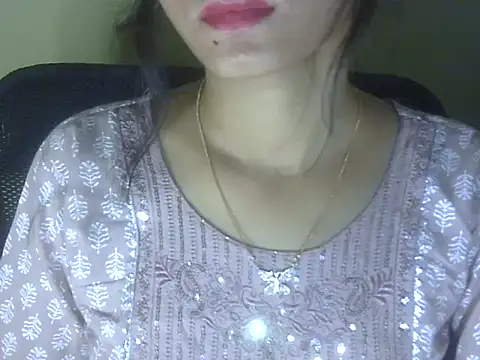 Snapshot of Shezi_N chatting on 05-28-26, 02:03 Shezi N online show from 05-28-26, 02:03