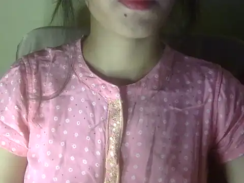 Snapshot of Shezi_N chatting on 05-31-26, 02:57 Shezi N online show from 05-31-26, 02:57