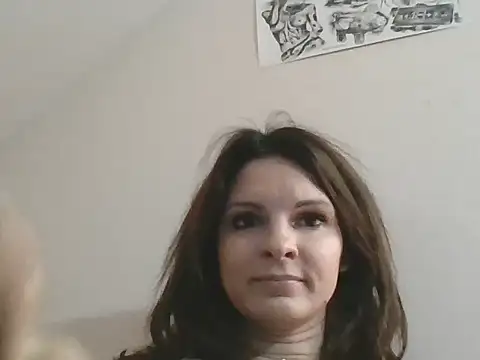 Snapshot of kinkysarahx chatting on 12-03-25, 04:05 kinkysarahx online show from 12-03-25, 04:05