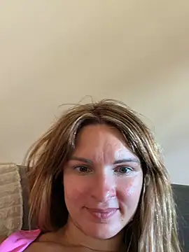 Snapshot of kinkysarahx chatting on 06-19-26, 12:42 kinkysarahx online show from 06-19-26, 12:42