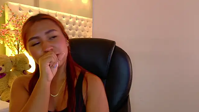 KathiaLuxe online show from 11-19-25, 02:06