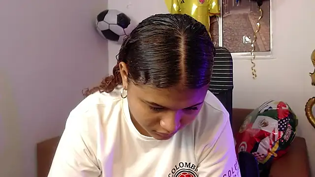 Snapshot of miel_alisha chatting on 06-18-26, 12:20 miel alisha online show from 06-18-26, 12:20
