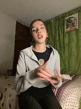 Snapshot of MiaaCute- chatting on 07-27-26, 11:34 MiaaCute- online show from 07-27-26, 11:34