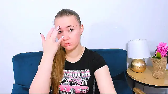 Snapshot of LeaNaughty chatting on 11-16-25, 06:41 LeaNaughty online show from 11-16-25, 06:41