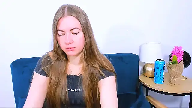 Snapshot of LeaNaughty chatting on 11-17-25, 07:36 LeaNaughty online show from 11-17-25, 07:36